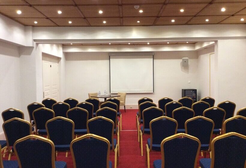 Country Club Hotel & Suites