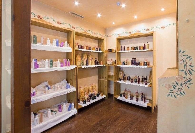 Country Club Hotel & Suites