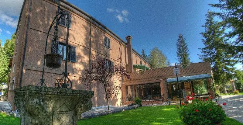 Hotelli Lh Albergo Il Picchio