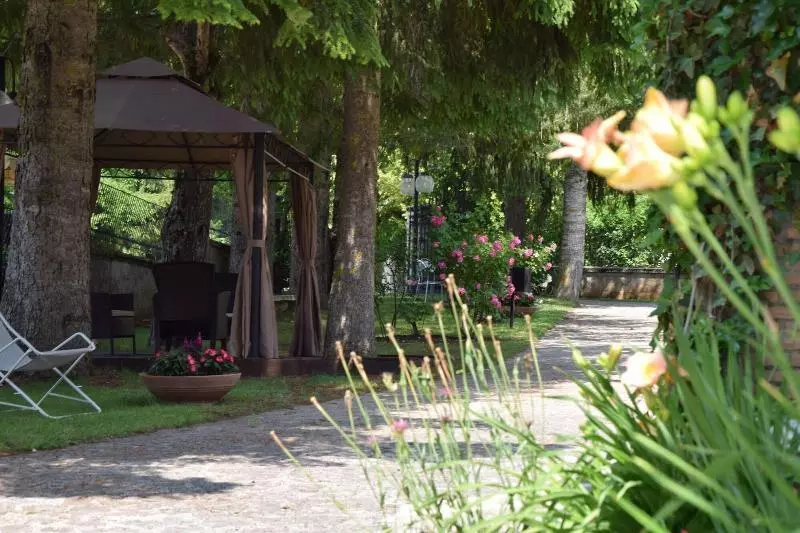 Hotelli Lh Albergo Il Picchio