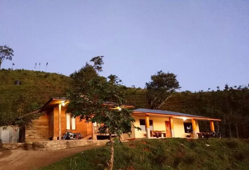 Hotelli Villa Alam Flores