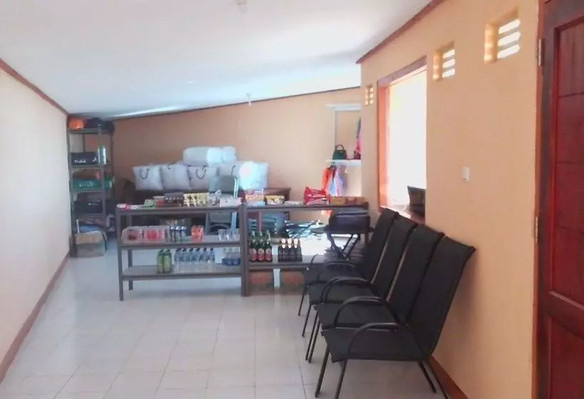 Hotelli Villa Alam Flores