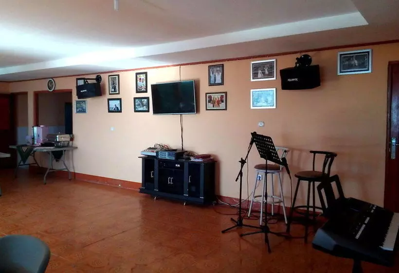 Hotelli Villa Alam Flores