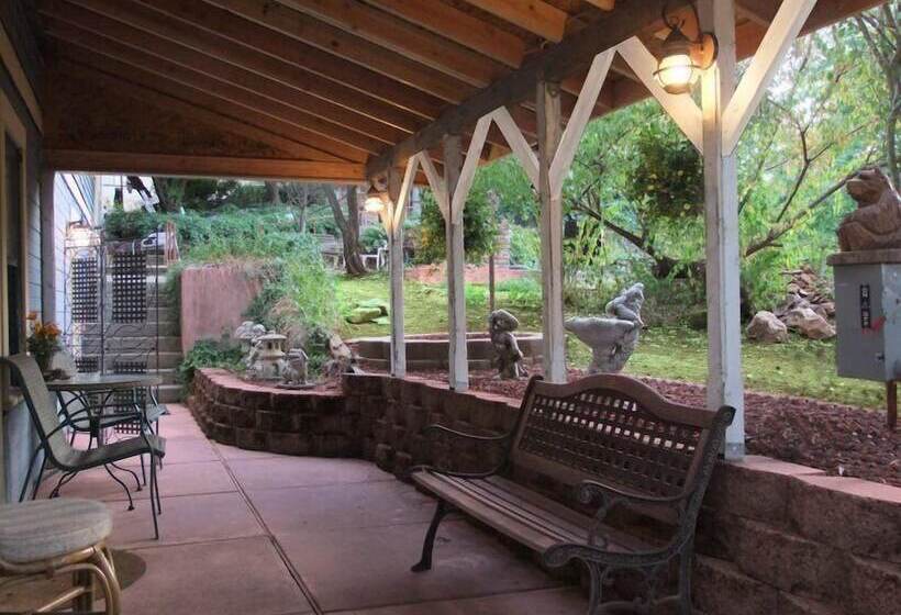 Robins Nest Bed & Breakfast