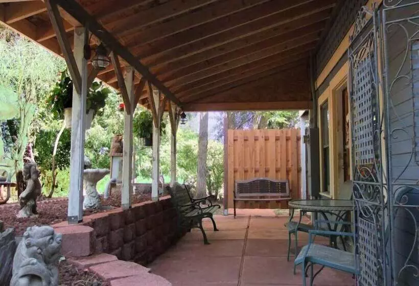 Robins Nest Bed & Breakfast