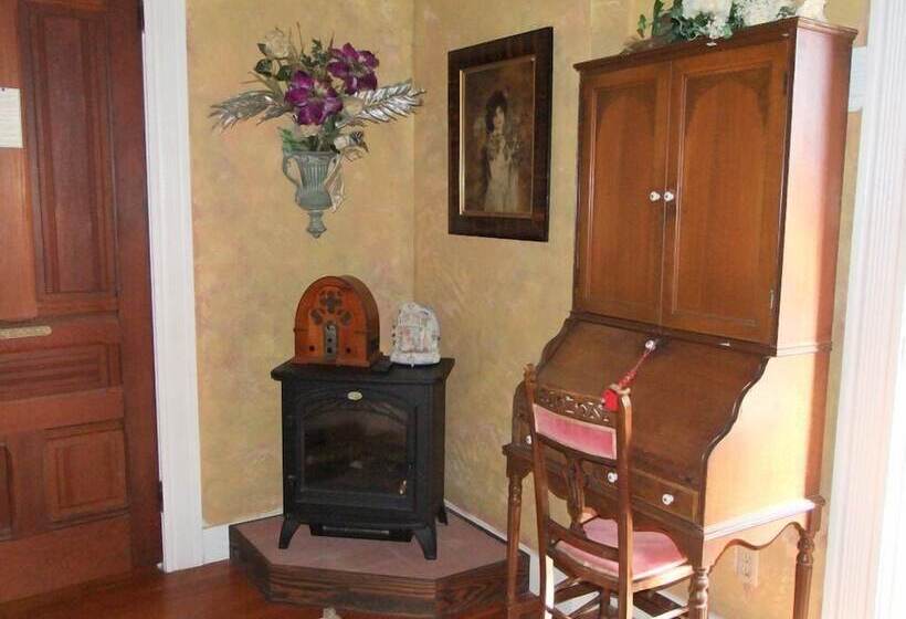 Robins Nest Bed & Breakfast