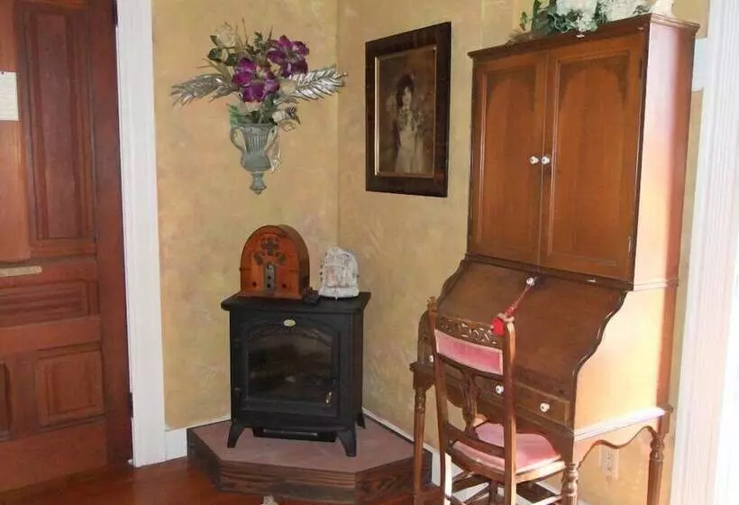 Robins Nest Bed & Breakfast