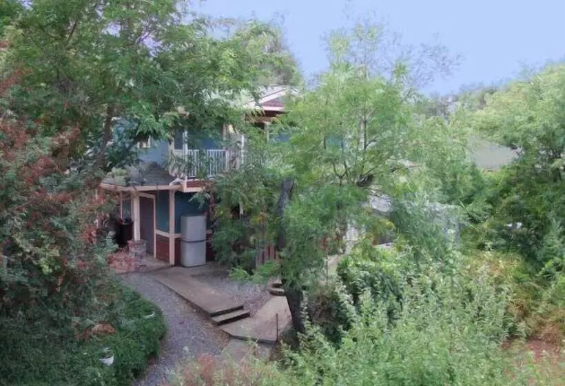 Robins Nest Bed & Breakfast