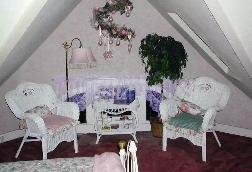 Robins Nest Bed & Breakfast