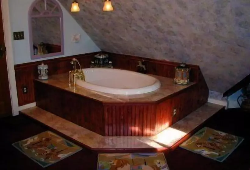 Robins Nest Bed & Breakfast