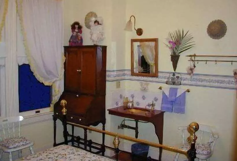 Robins Nest Bed & Breakfast