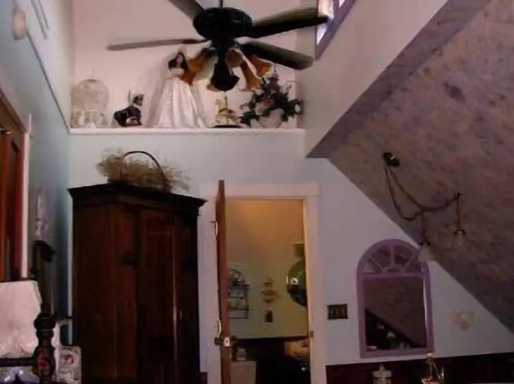 Robins Nest Bed & Breakfast