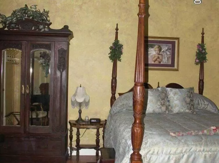 Robins Nest Bed & Breakfast