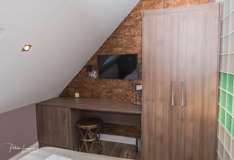 تختخواب و صبحانه Dock 29