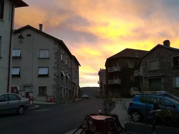 Aamiaismajoitus (B&B) Le Relais De Rochepaule