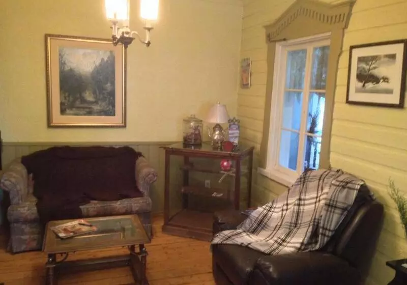 Hostelli L'authentique Auberge De Charlevoix