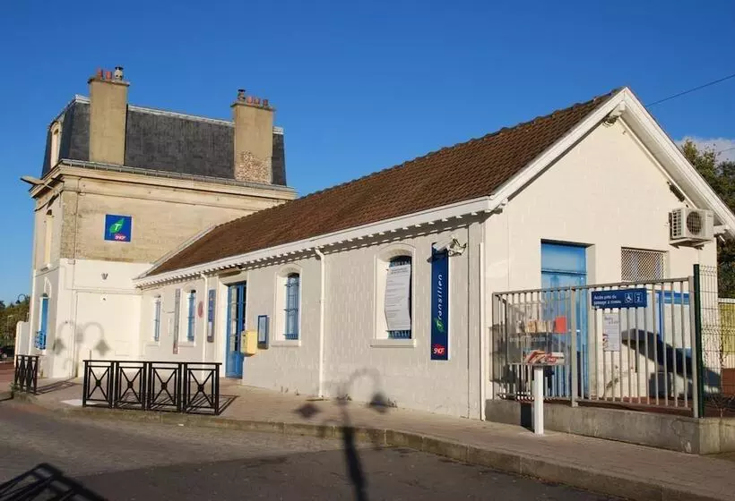 Hotelli Café De La Gare