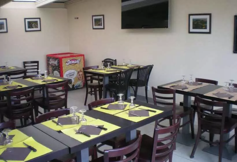 Hotelli Café De La Gare