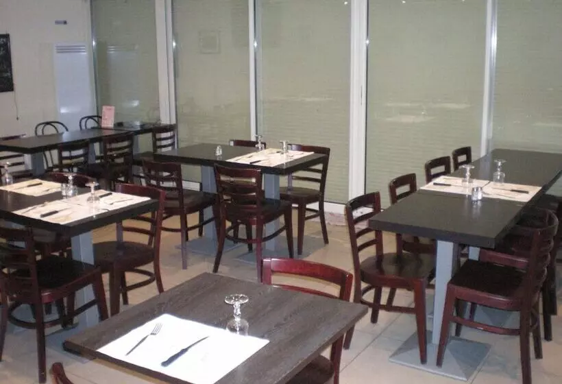 Hotelli Café De La Gare