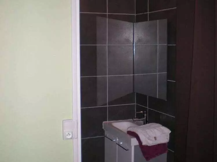 Hotelli Café De La Gare