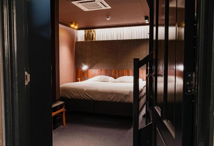 בית מלון כפרי De Jonker Urban Studios & Suites