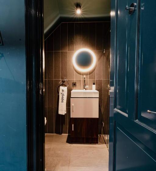 בית מלון כפרי De Jonker Urban Studios & Suites