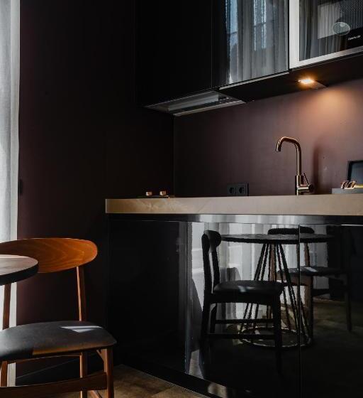 בית מלון כפרי De Jonker Urban Studios & Suites