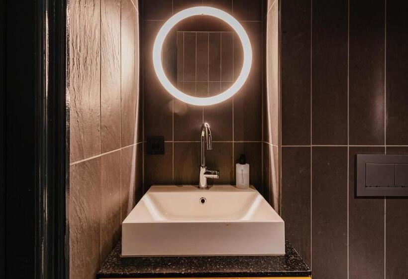 בית מלון כפרי De Jonker Urban Studios & Suites