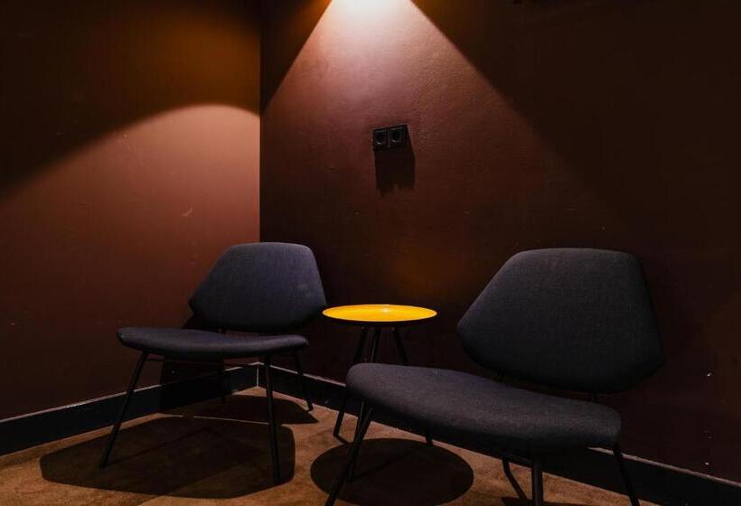 בית מלון כפרי De Jonker Urban Studios & Suites