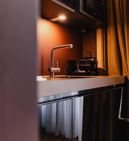 בית מלון כפרי De Jonker Urban Studios & Suites