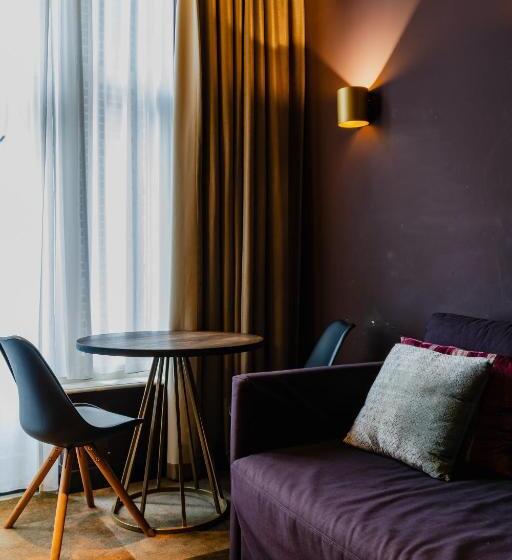 בית מלון כפרי De Jonker Urban Studios & Suites