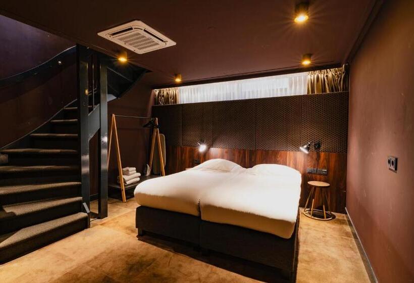 בית מלון כפרי De Jonker Urban Studios & Suites