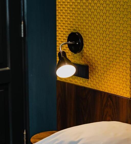 בית מלון כפרי De Jonker Urban Studios & Suites