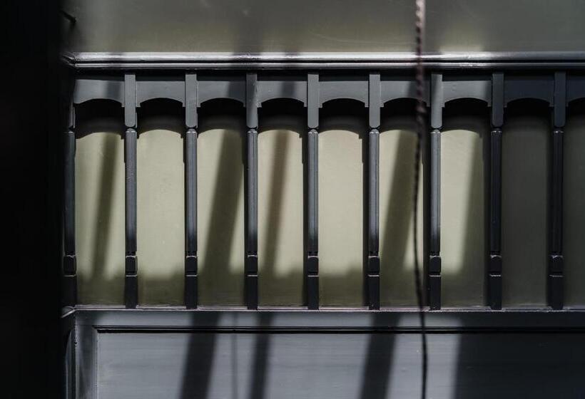 בית מלון כפרי De Jonker Urban Studios & Suites