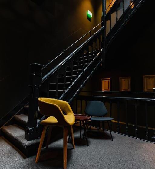 בית מלון כפרי De Jonker Urban Studios & Suites