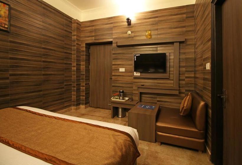 هتل Oyo 5540 Etiler