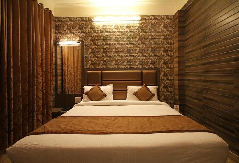 هتل Oyo 5540 Etiler