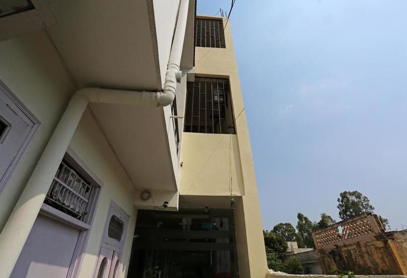 هتل Oyo 5540 Etiler