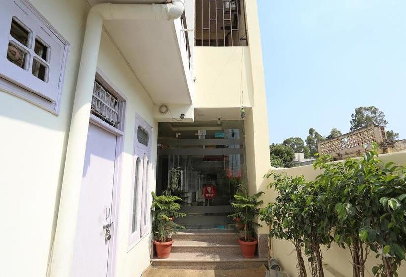 هتل Oyo 5540 Etiler