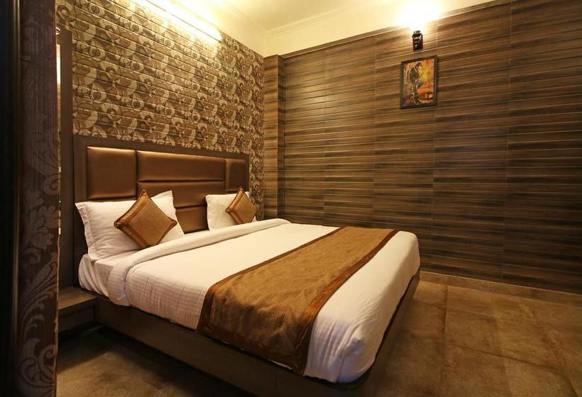 هتل Oyo 5540 Etiler