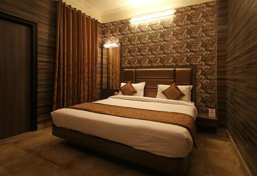 هتل Oyo 5540 Etiler