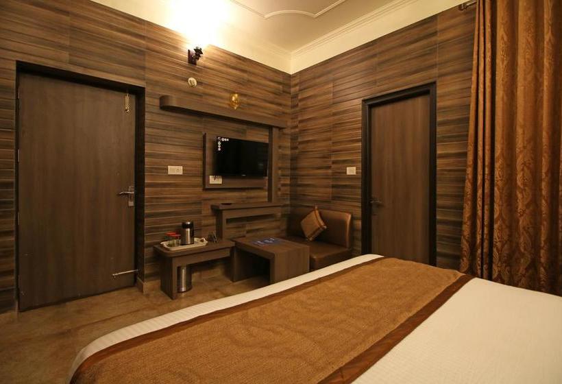 هتل Oyo 5540 Etiler