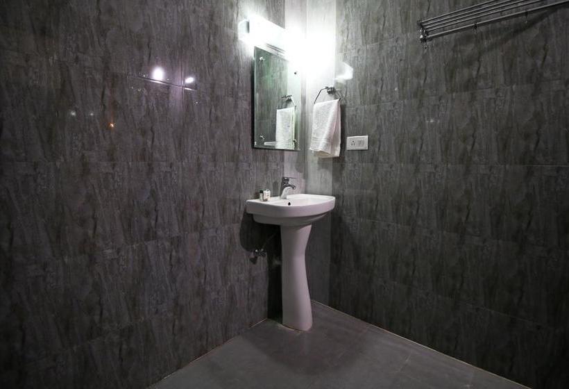 هتل Oyo 5540 Etiler