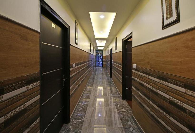 هتل Oyo 5540 Etiler