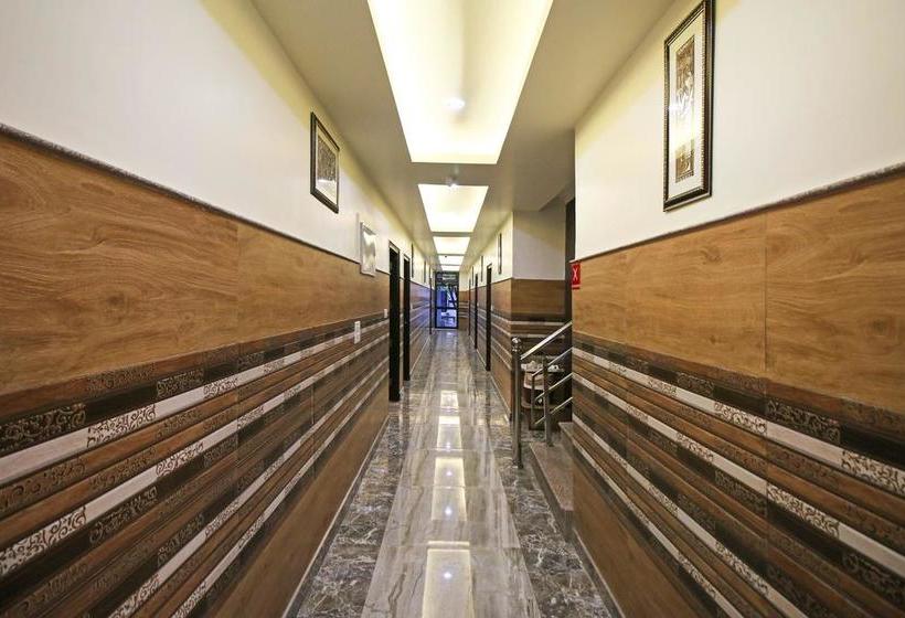 هتل Oyo 5540 Etiler