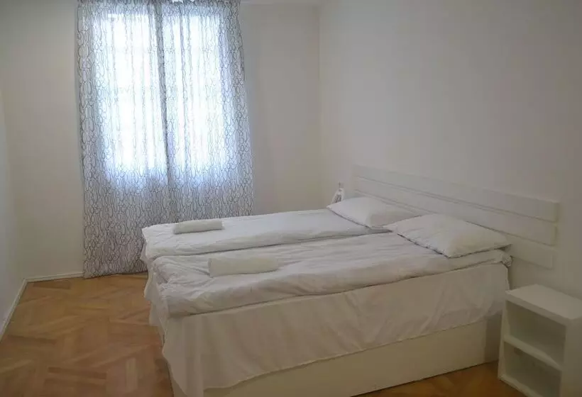 هتل Rustaveli 36