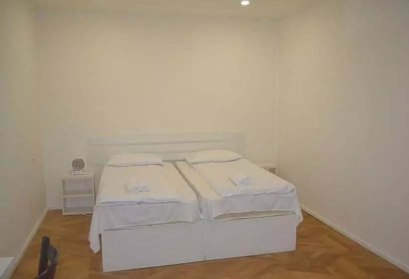 هتل Rustaveli 36