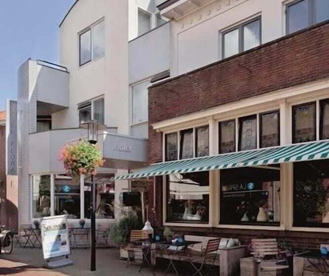 ホテル Villa Flora