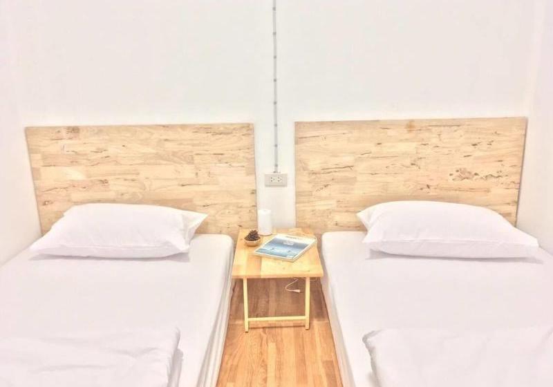 Sook Cafe And Youth Hostel