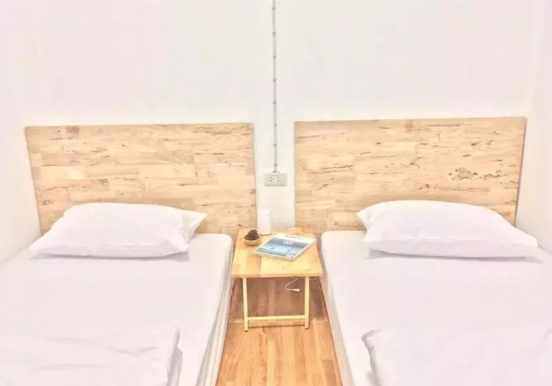 Sook Cafe And Youth Hostel